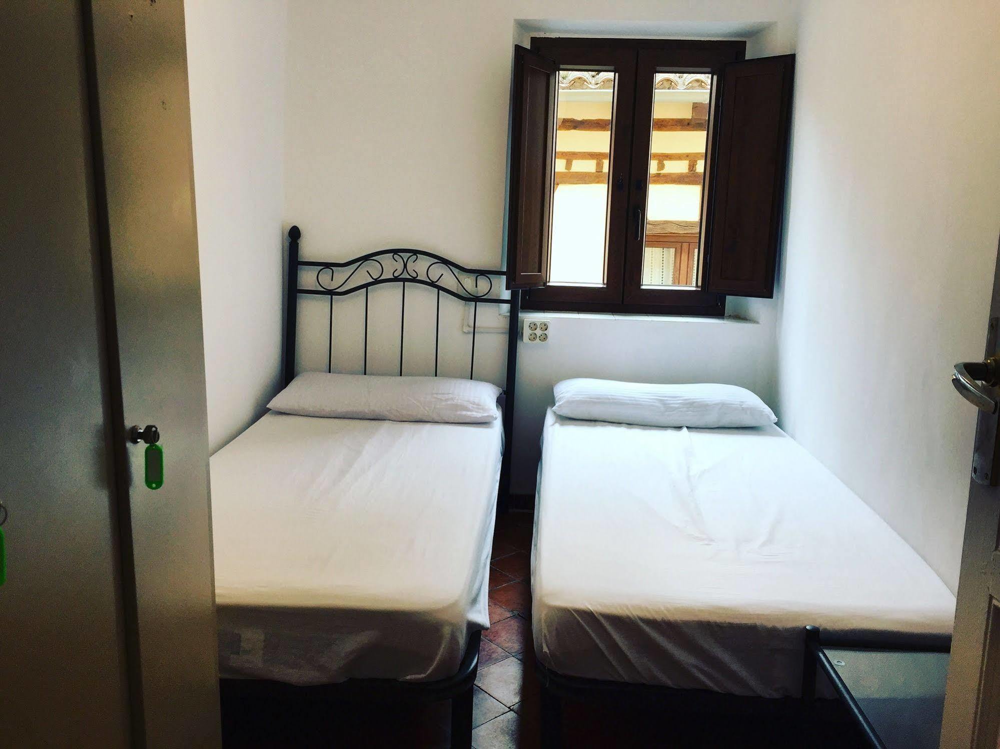 Albergue Rosalia / Pilgrim Hostel Castrojeriz Ngoại thất bức ảnh