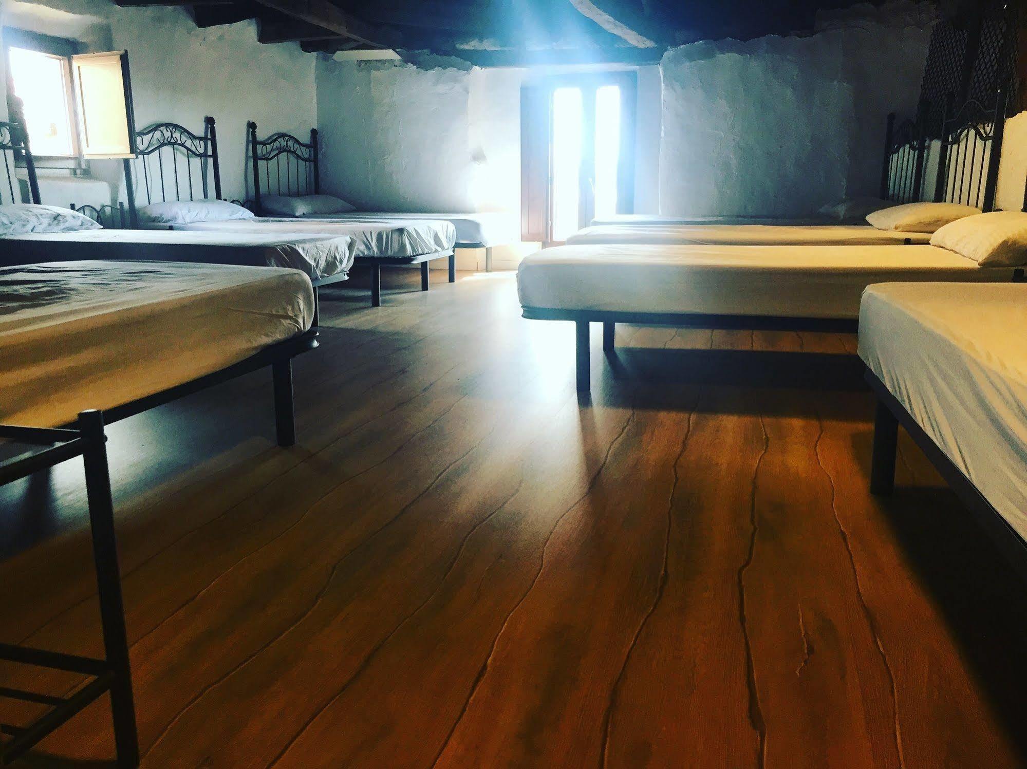 Albergue Rosalia / Pilgrim Hostel Castrojeriz Ngoại thất bức ảnh