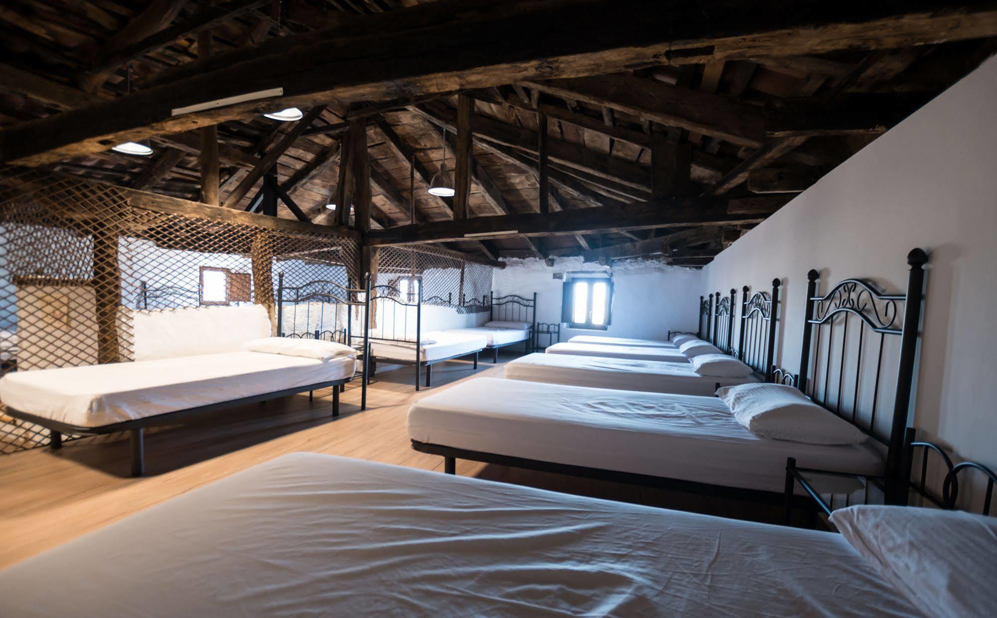 Albergue Rosalia / Pilgrim Hostel Castrojeriz Ngoại thất bức ảnh