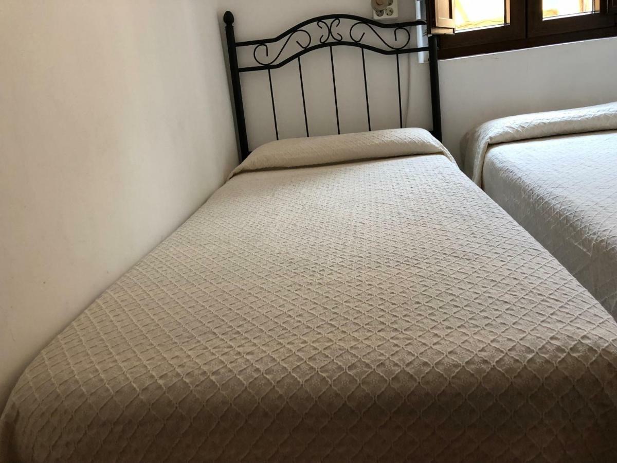 Albergue Rosalia / Pilgrim Hostel Castrojeriz Ngoại thất bức ảnh